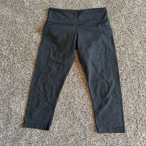 Lululemon cropped gray leggings size 6 20 inch inseam yoga everyday workout